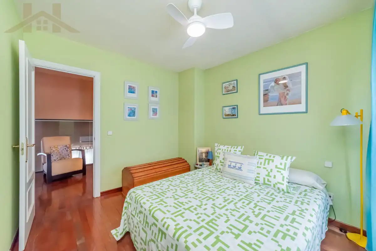 Habitación de Casa adosada en venta en Leganés con Aire acondicionado, Calefacción y Jardín privado