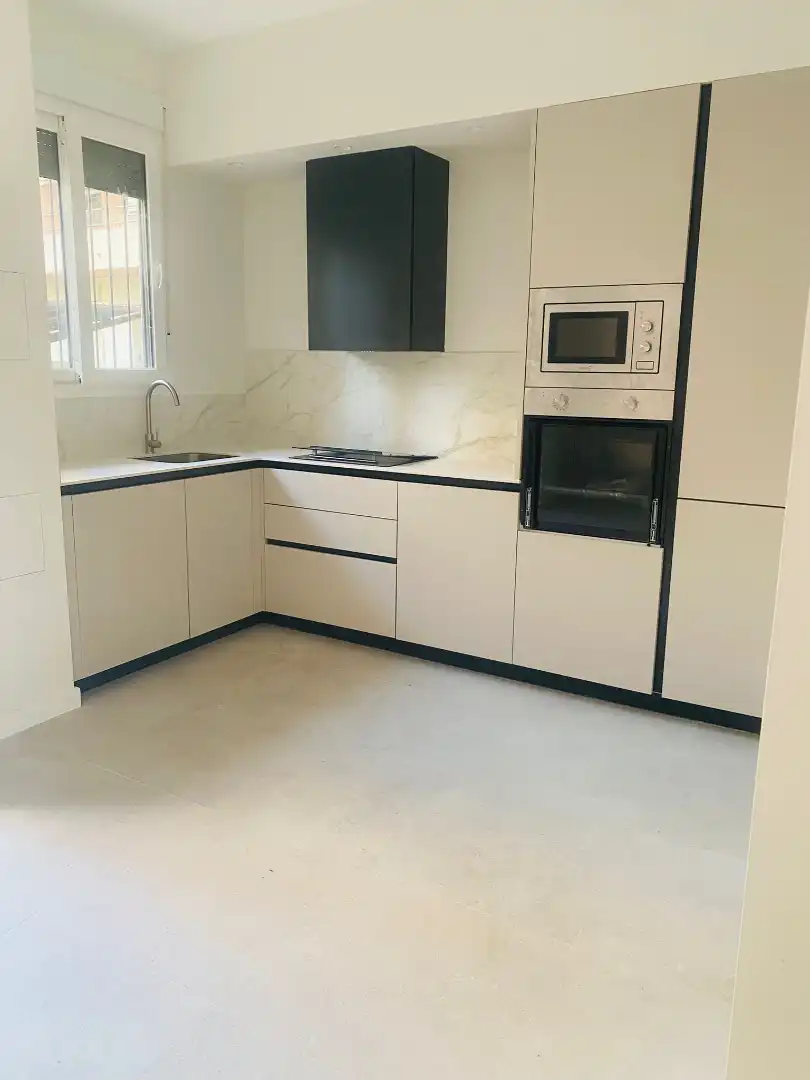 Kitchen of Flat for sale in Paterna  with Air Conditioner, Heating and Oven