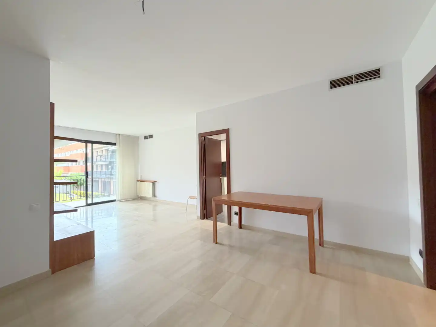 Flat for rent in Carrer Princesa, Instituts