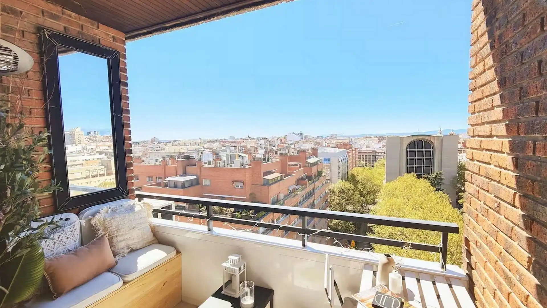 Terrasse von Wohnungen zur Miete in  Madrid Capital mit Klimaanlage, Heizung und Privatgarten