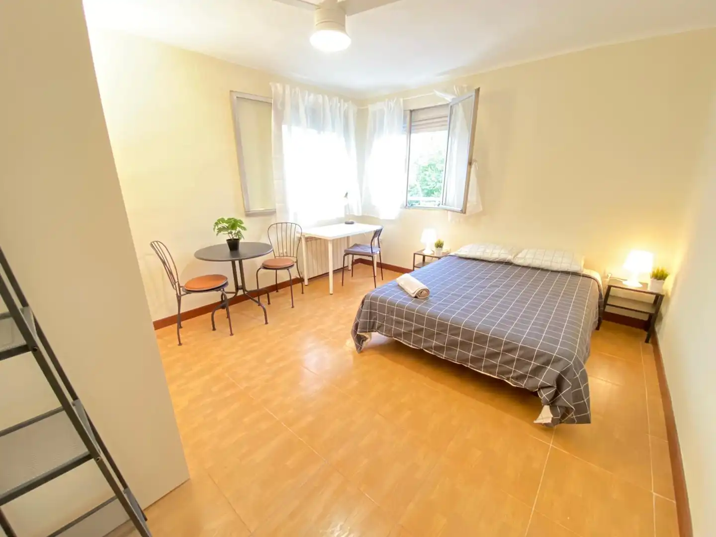 Room in Calle Pico de Alba, 1, Palomeras Bajas