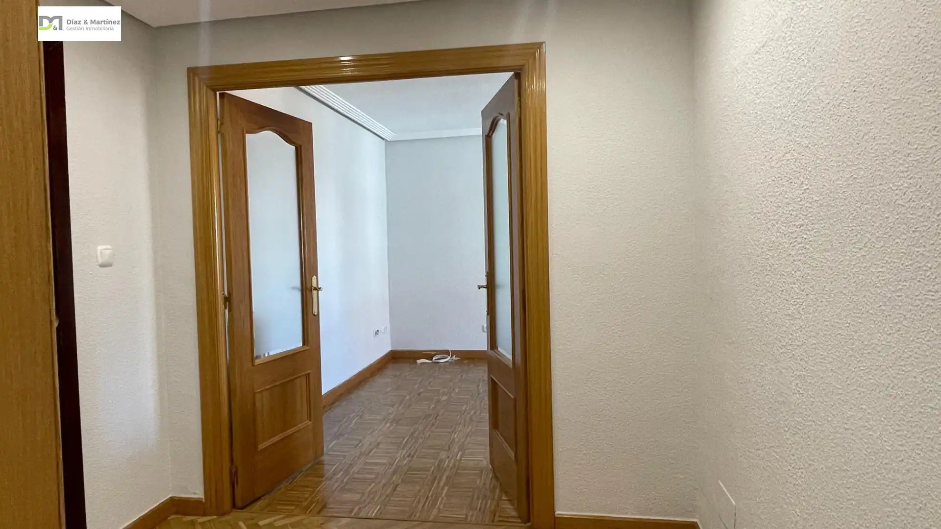 Piso en venta en León Capital  con Calefacción, Parquet y Terraza