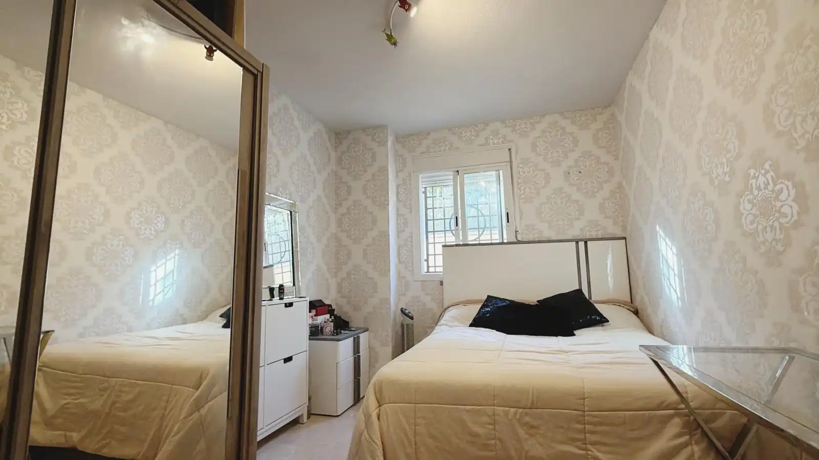 Habitación de Planta baja en venta en Torremolinos con Aire acondicionado, Calefacción y Jardín privado