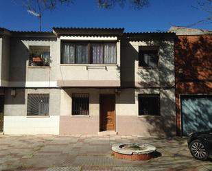 Exterior view of Single-family semi-detached for sale in Puertollano