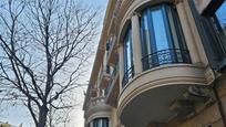 Exterior view of Flat for sale in  Barcelona Capital  with Air Conditioner and Heating