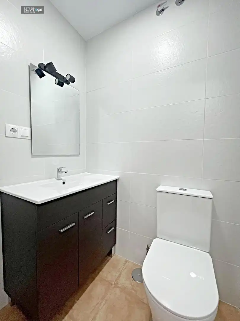 Badezimmer von Wohnung zur Miete in Málaga mit Klimaanlage, Heizung und Möbliert
