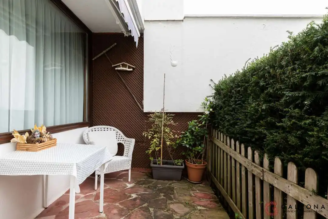 Terrassa de Casa adosada en venda en Donostia - San Sebastián  amb Aire condicionat, Calefacció i Jardí privat