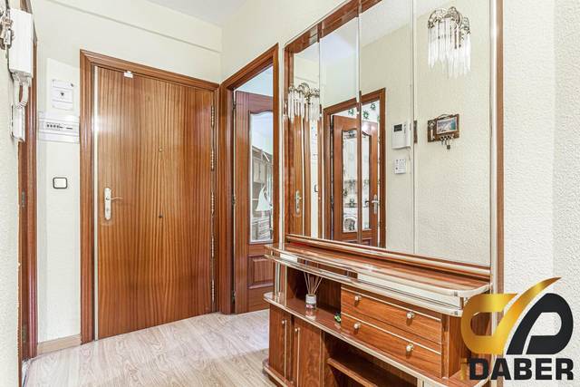 Piso en Venta en Palomeras Bajas