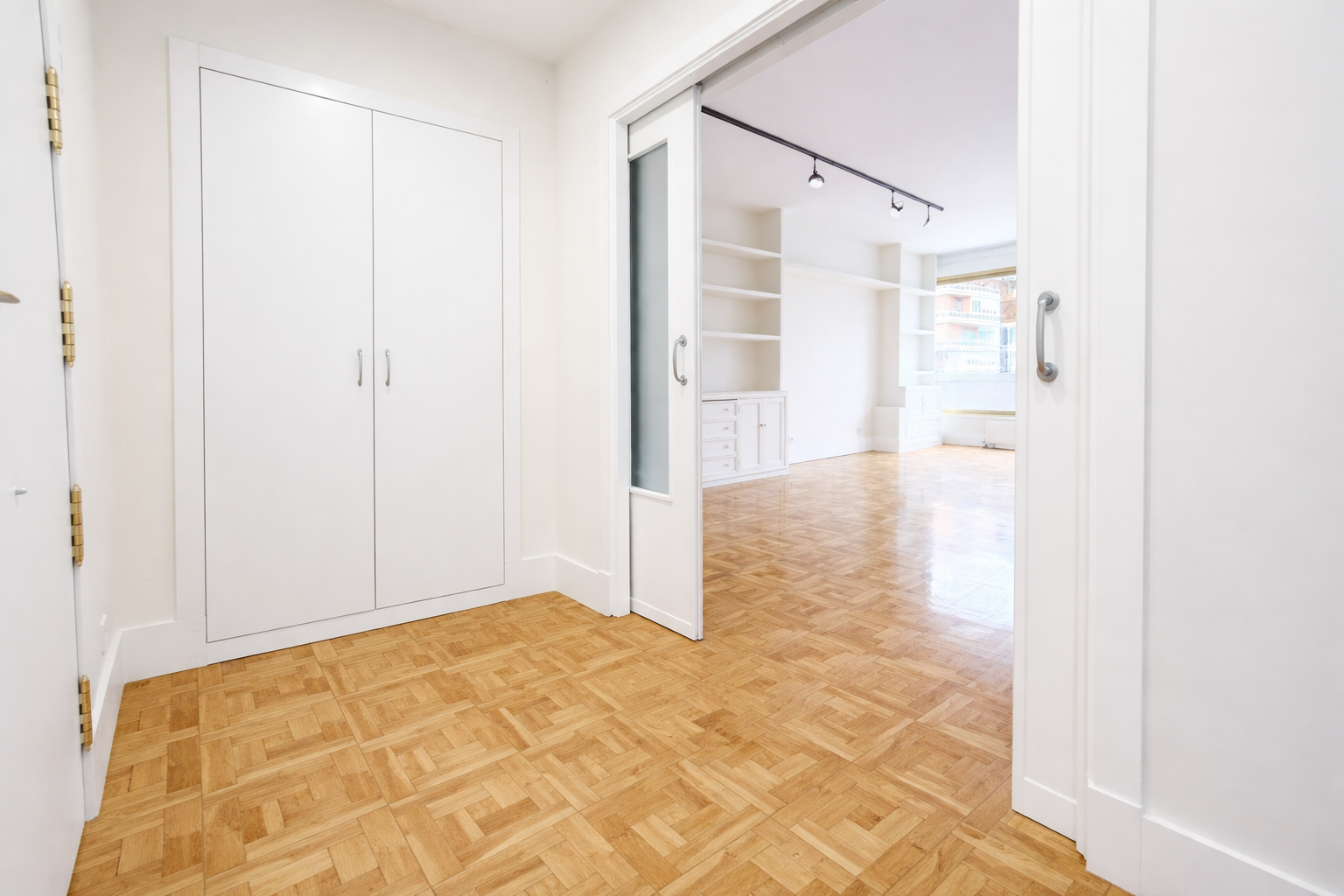 Dormitori de Pis de lloguer en  Madrid Capital amb Aire condicionat, Calefacció i Piscina comunitària