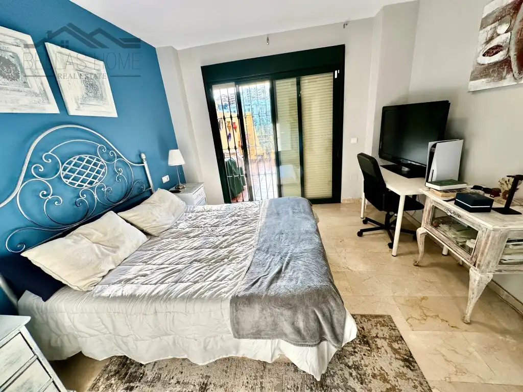 Habitación de Piso en venta en Estepona con Aire acondicionado, Terraza y Piscina