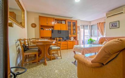 Living room of Flat for sale in  Sevilla Capital  with Air Conditioner and Terrace