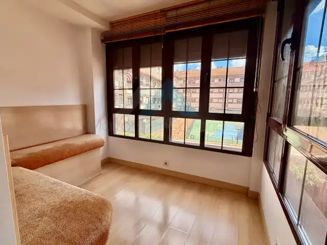 Habitación de Piso en venta en Alcalá de Henares con Aire acondicionado, Calefacción y Parquet