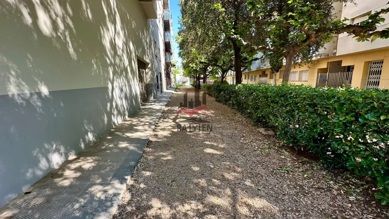 Exterior view of Commercial properties for sale in Figueres