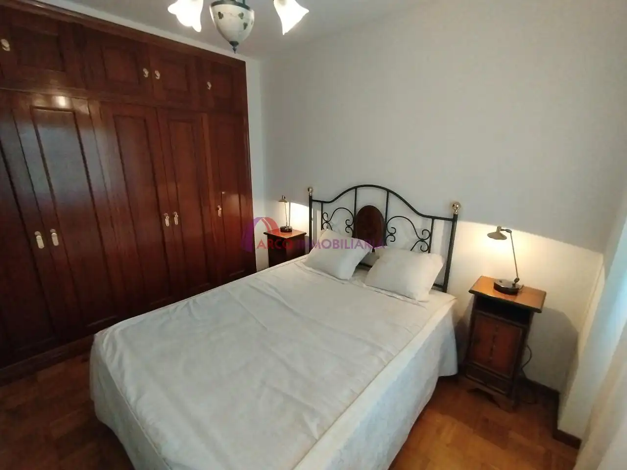 Dormitori de Apartament en venda en Burgos amb Calefacció i Traster