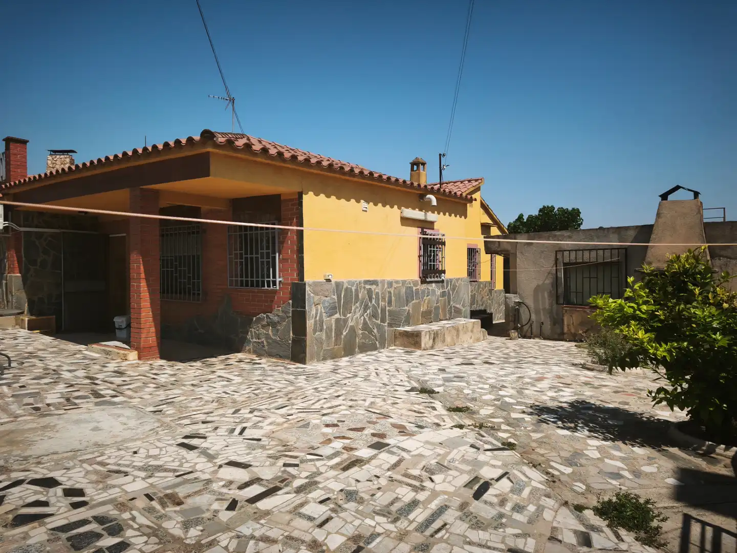 Vista exterior de Casa o xalet en venda en Santa Oliva amb Aire condicionat, Calefacció i Jardí privat