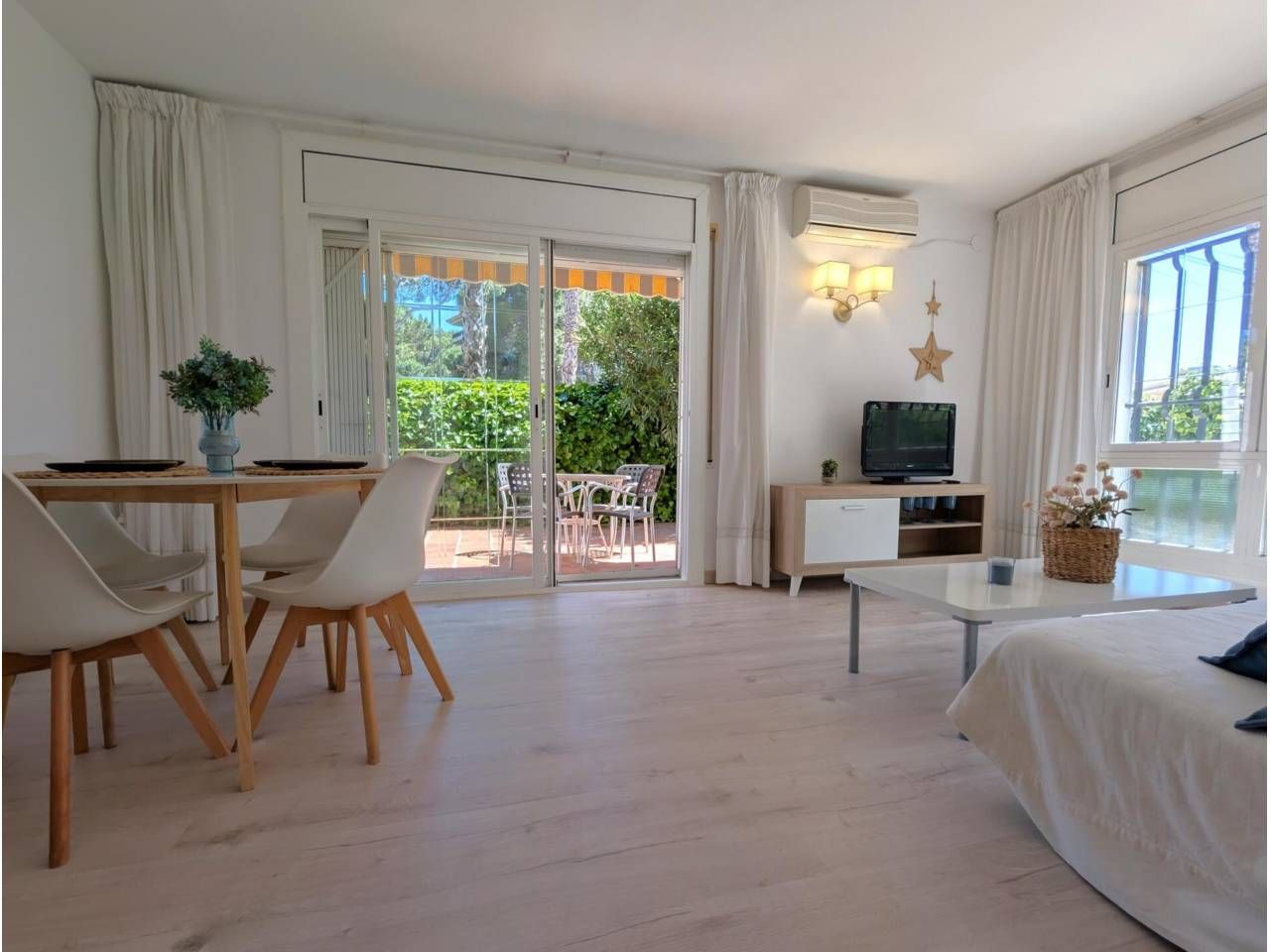 Bedroom of Flat for sale in Castell-Platja d'Aro  with Air Conditioner, Parquet flooring and Terrace