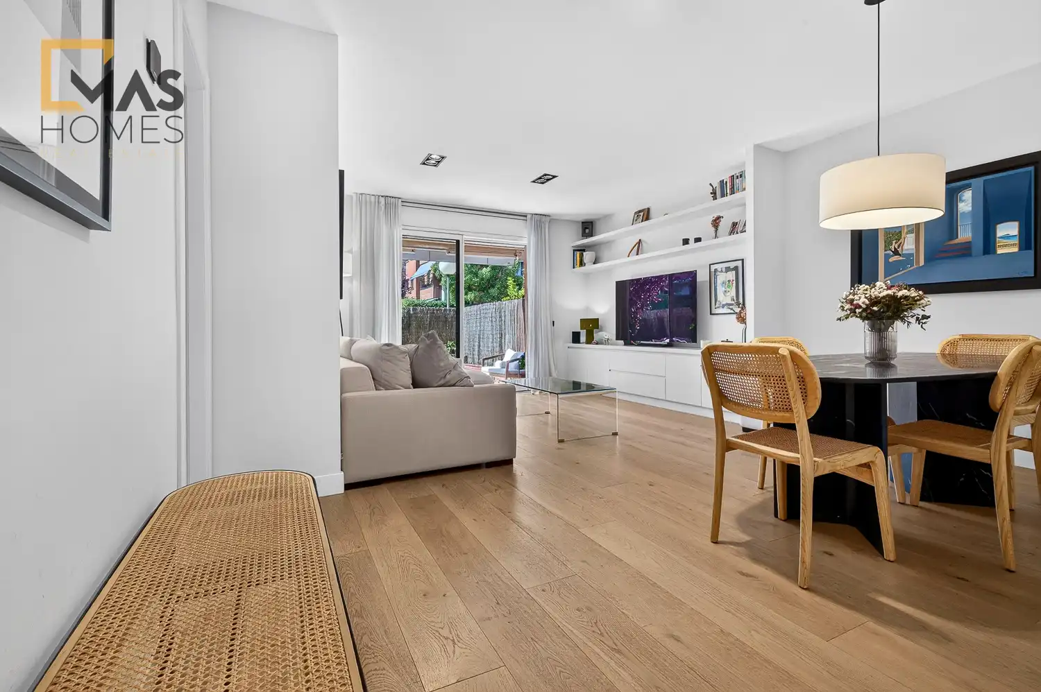 Sala de estar de Piso en venta en Sant Cugat del Vallès con Aire acondicionado, Calefacción y Jardín privado