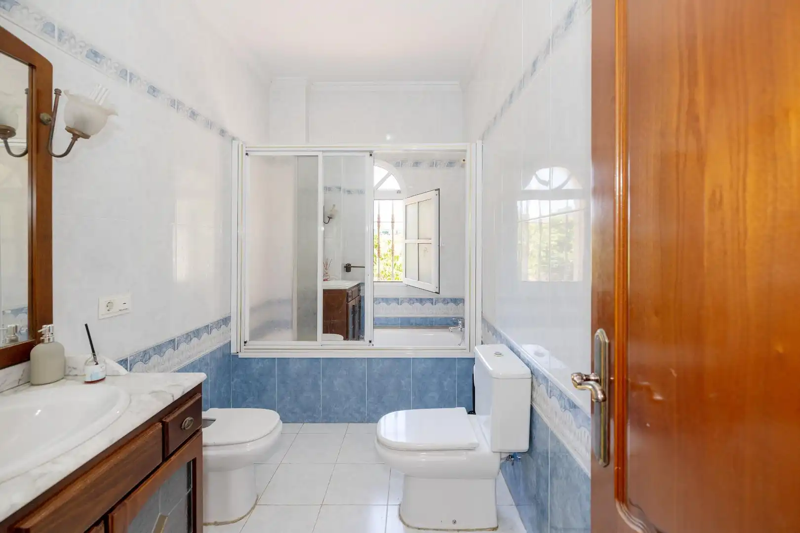 Badezimmer von Haus oder Chalet zum Verkauf in Málaga mit Klimaanlage, Terrasse und Abstellraum