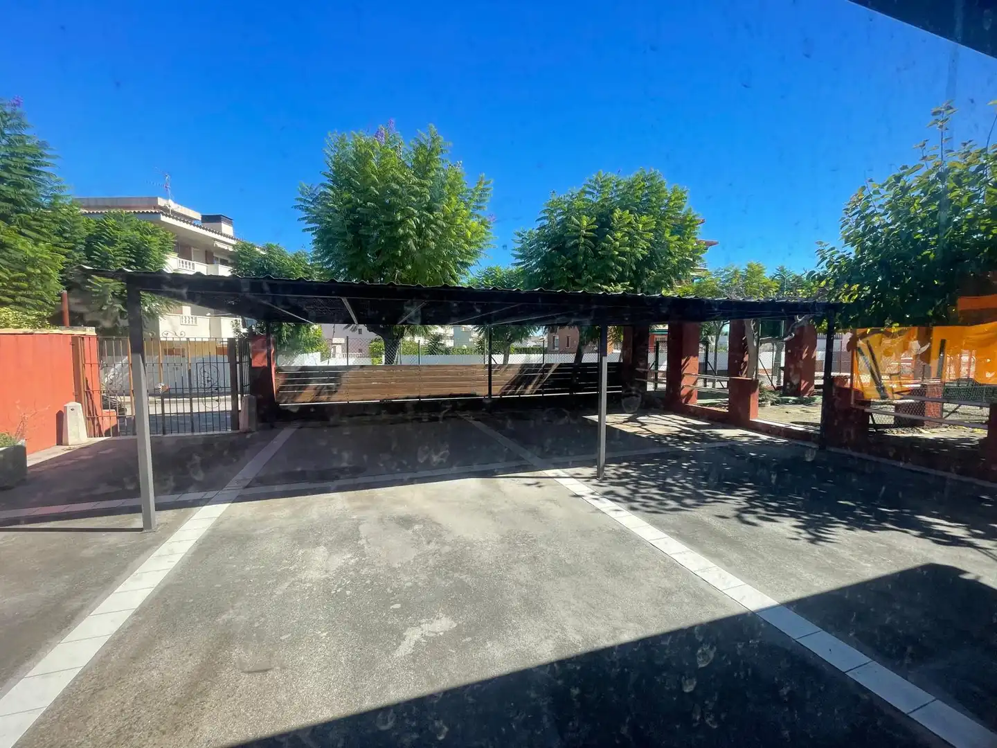 Parkplatz von Geschaftsraum zum Verkauf in Roda de Berà mit Klimaanlage, Heizung und Terrasse