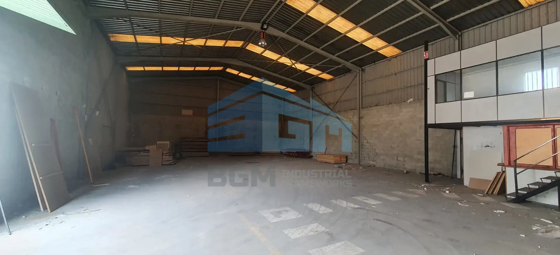 Fabrikhallen zur Miete in Boqueixón