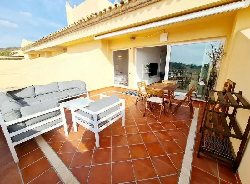 Apartamento con balcón en alquiler en Elviria - Cabopino, imagen 2