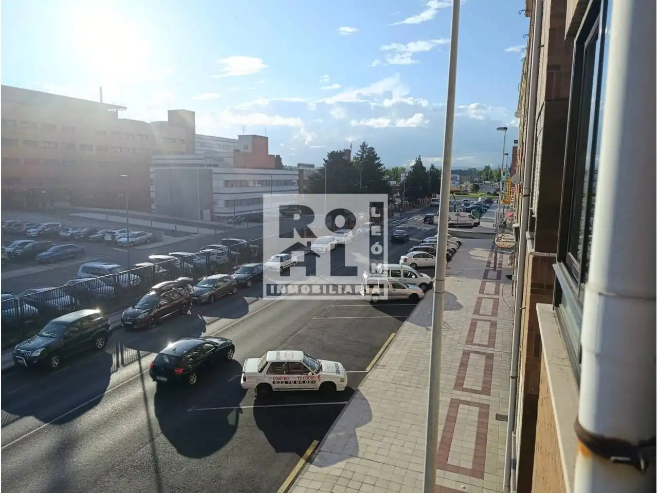 Vista exterior de Piso en venta en León Capital  con Calefacción, Terraza y Trastero