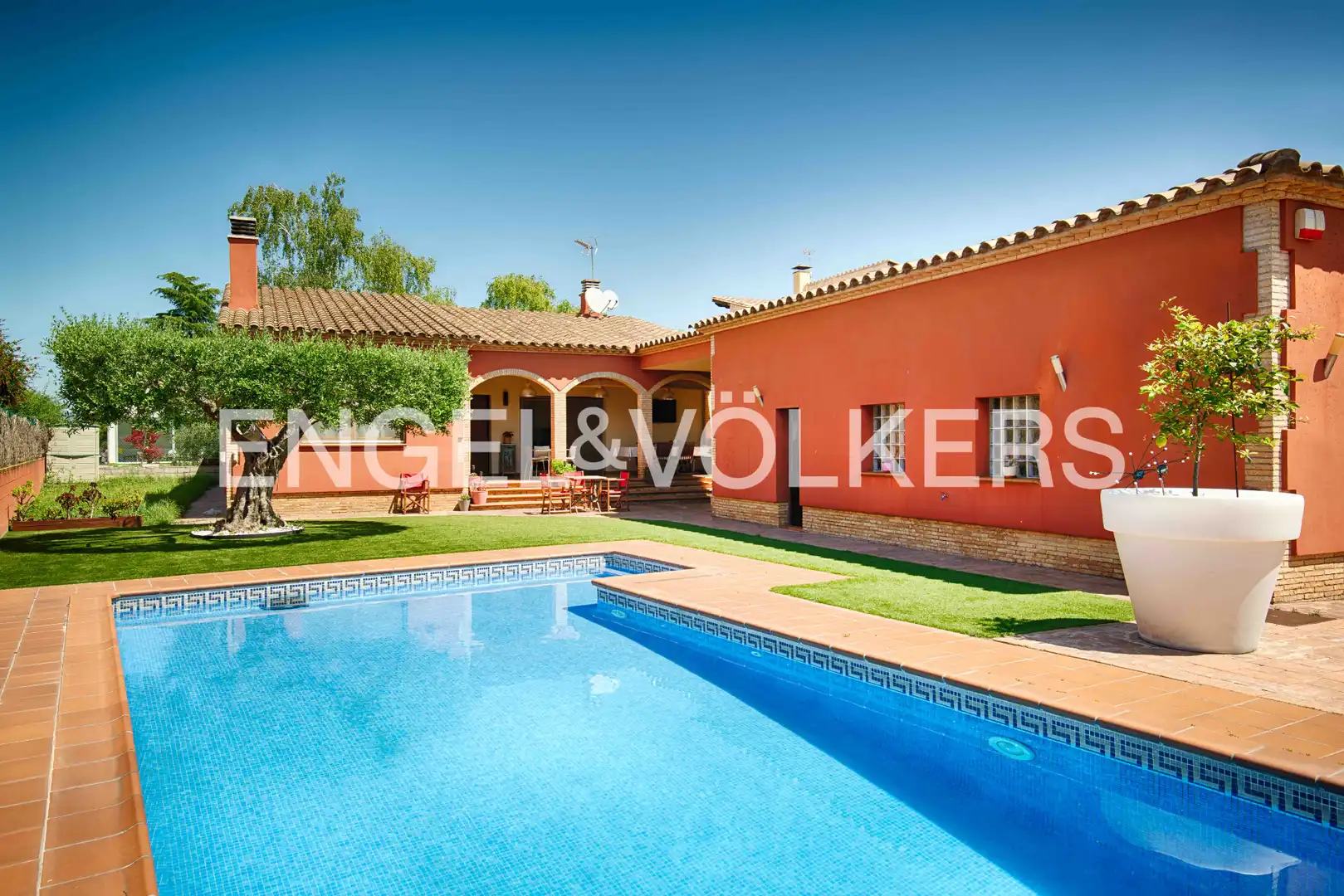 Vista exterior de Casa o chalet en venta en Navata con Aire acondicionado, Calefacción y Jardín privado