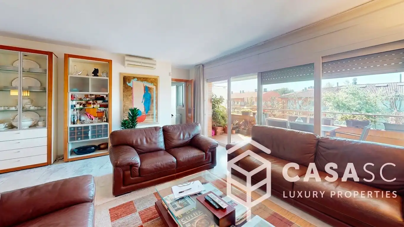 Living room of Attic for sale in Sant Cugat del Vallès  with Air Conditioner, Heating and Parquet flooring