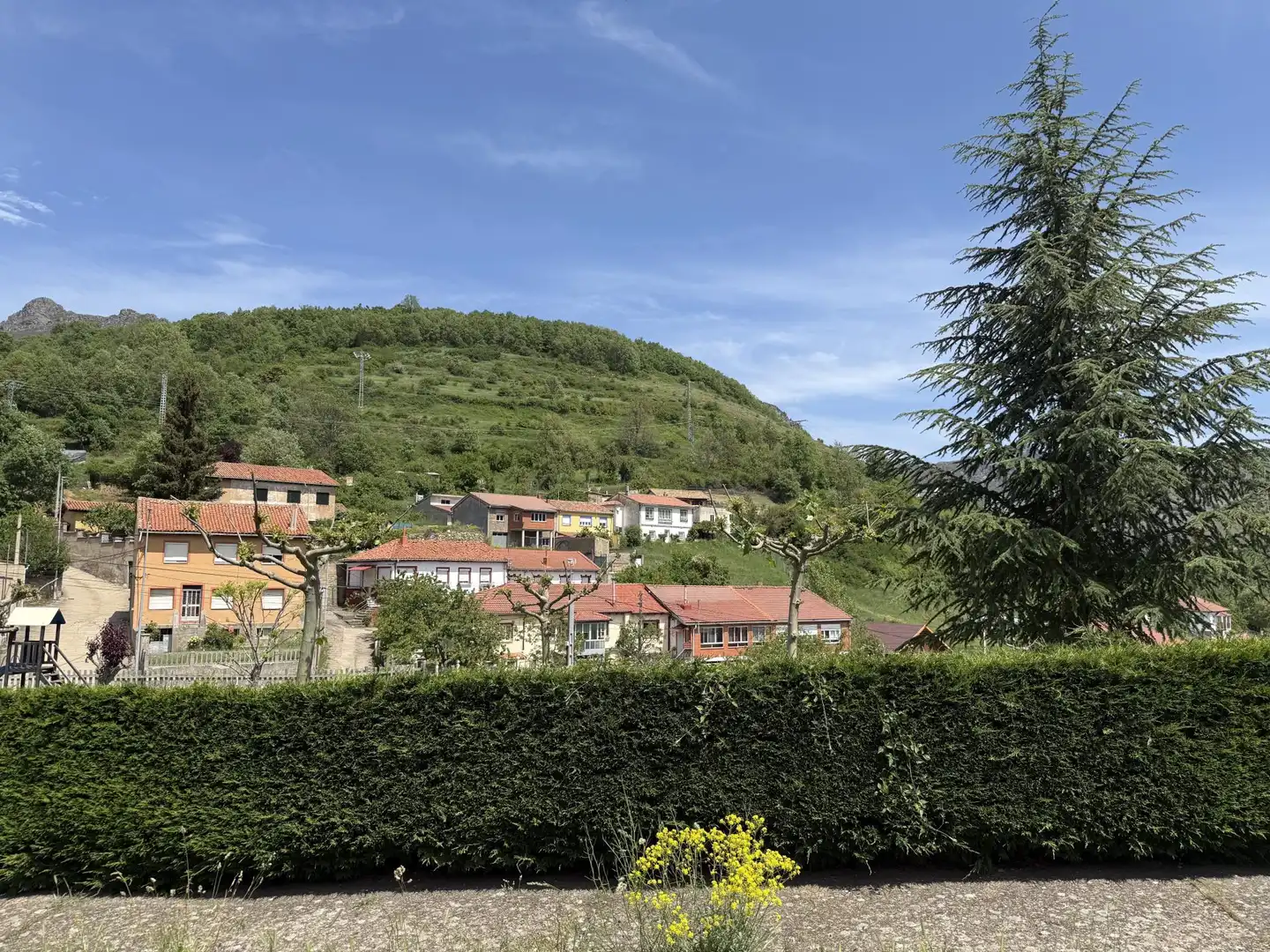 Vista exterior de Pis en venda en La Pola de Gordón 