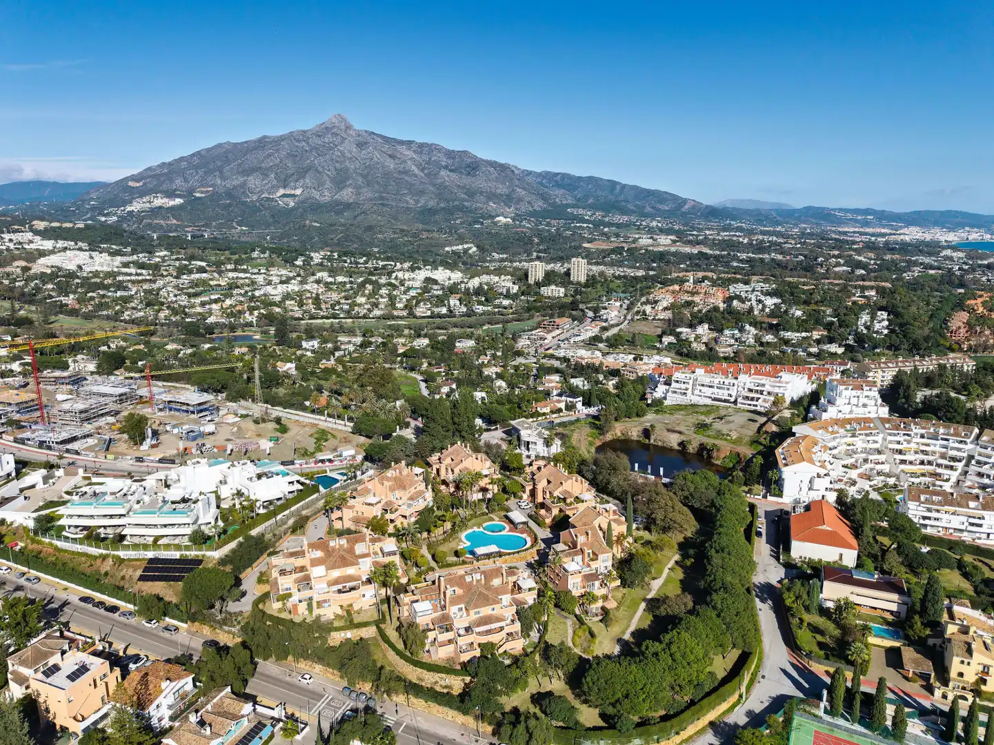 Exterior view of Attic for sale in Marbella  with Terrace, Swimming Pool and Alarm