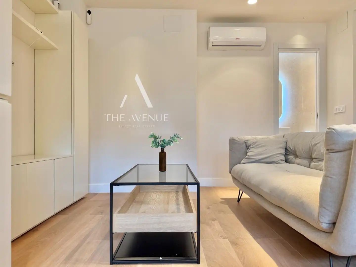 Living room of Flat for sale in Madrid  with Air Conditioner, Storage room and Furnished