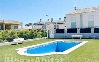 Vista exterior de Casa adosada en venda en Almazora / Almassora amb Calefacció, Terrassa i Piscina comunitària