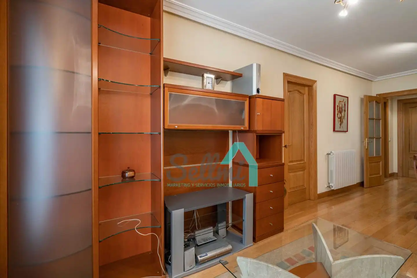 Sala d'estar de Pis en venda en Oviedo  amb Calefacció, Parquet i Moblat