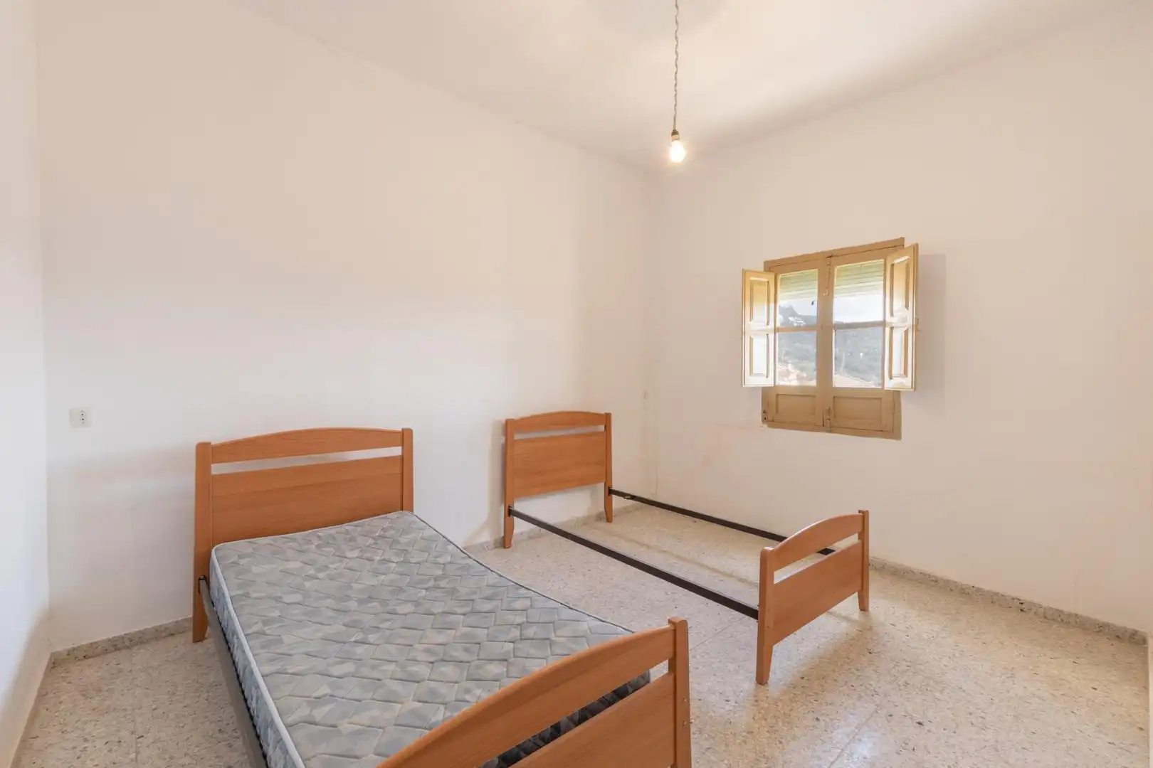 Habitación de Planta baja en venta en Moclín con Terraza, Amueblado y Balcón