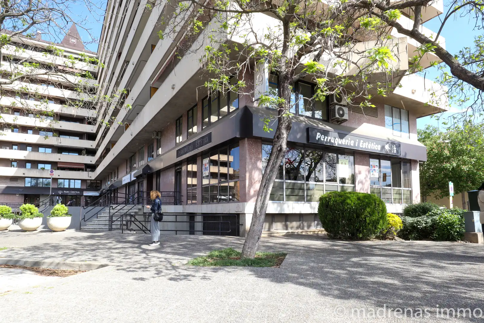Außenansicht von Büro zur Miete in Girona mit Klimaanlage, Heizung und Möbliert