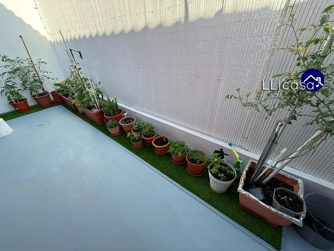 Terraza de Casa adosada en venta en La Pobla de Vallbona con Aire acondicionado, Jardín privado y Terraza