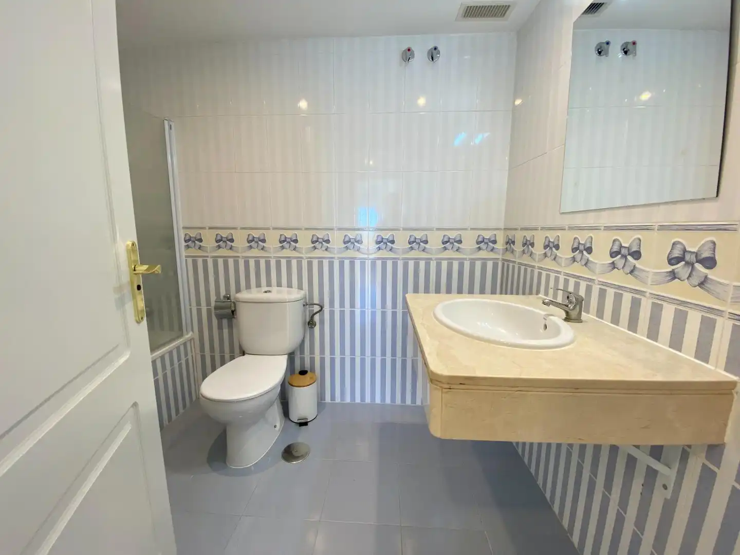 Baño de Piso en venta en Mijas con Terraza y Piscina comunitaria