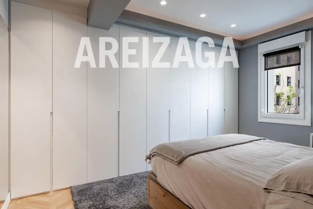 Dormitori de Pis en venda en Donostia - San Sebastián  amb Aire condicionat, Calefacció i Terrassa