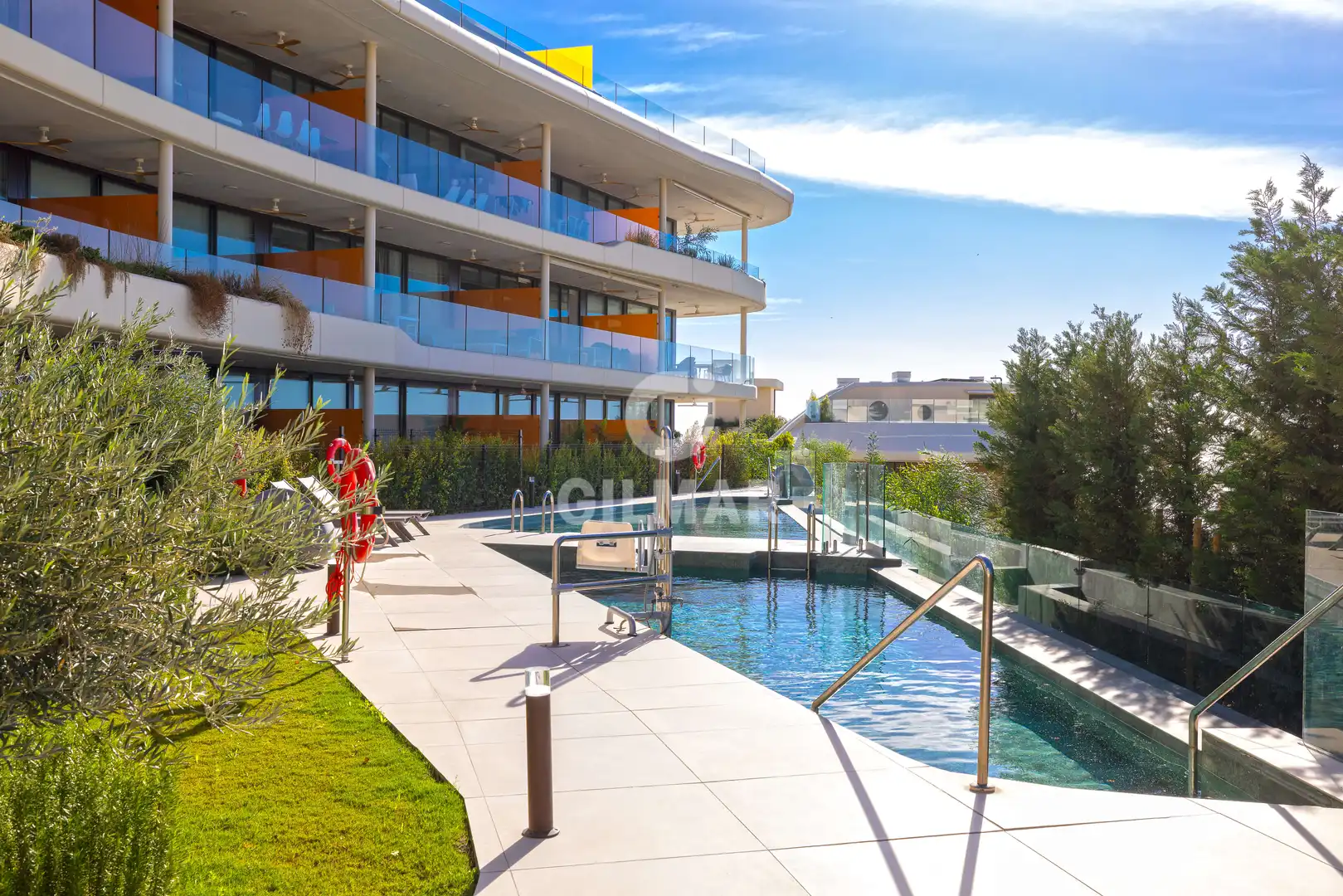 Außenansicht von Wohnungen zum Verkauf in Fuengirola mit Heizung, Privatgarten und Abstellraum