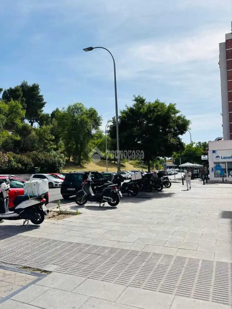 Parking de Piso en venta en Madrid con Calefacción y Terraza