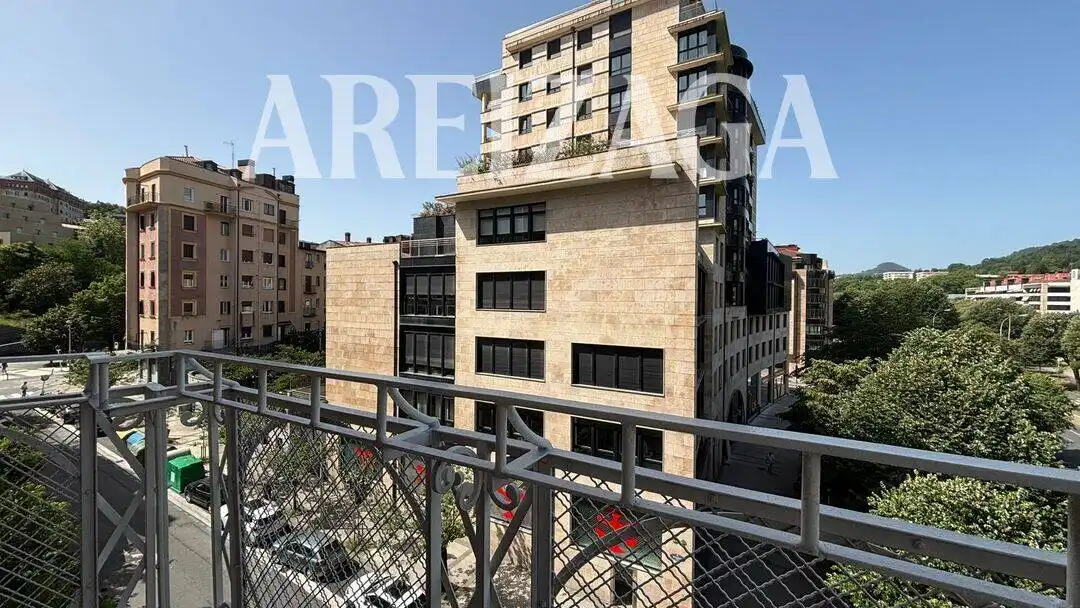 Exterior view of Flat for rent in Donostia - San Sebastián   with Heating, Terrace and Oven