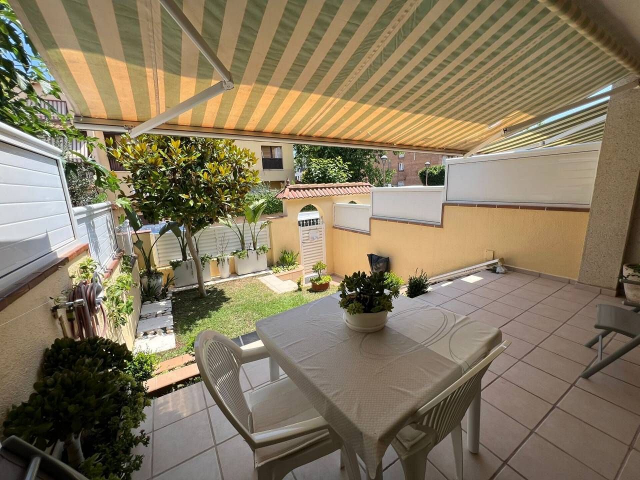 Jardí de Casa o xalet en venda en Cubelles amb Jardí privat i Moblat