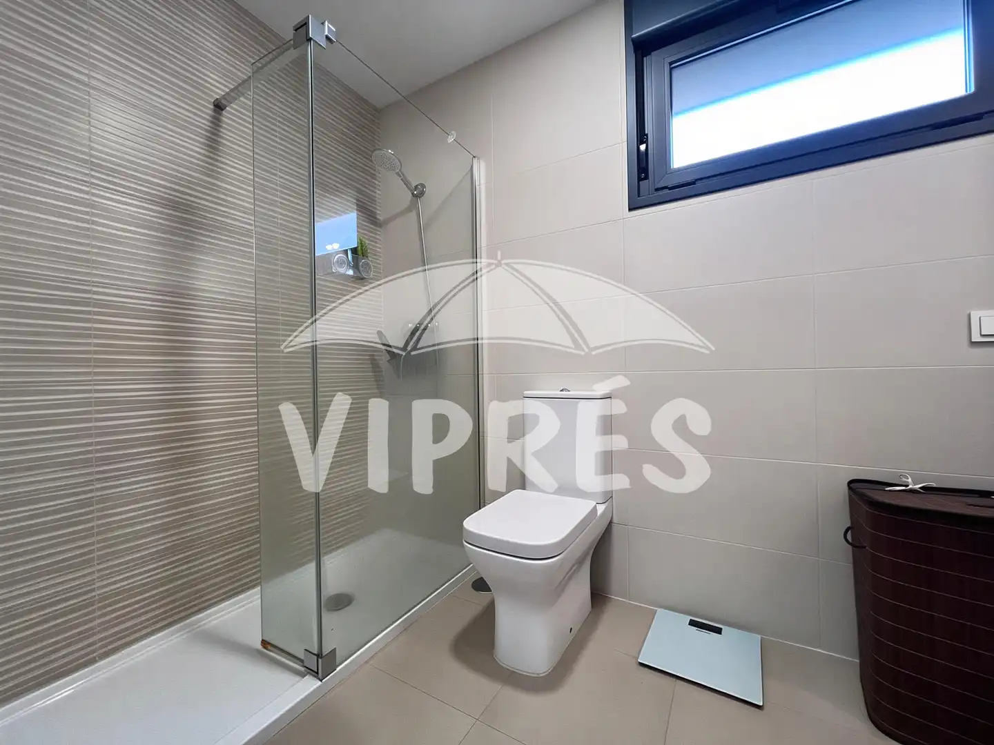 Baño de Piso en venta en Cáceres con Trastero, Piscina y Amueblado