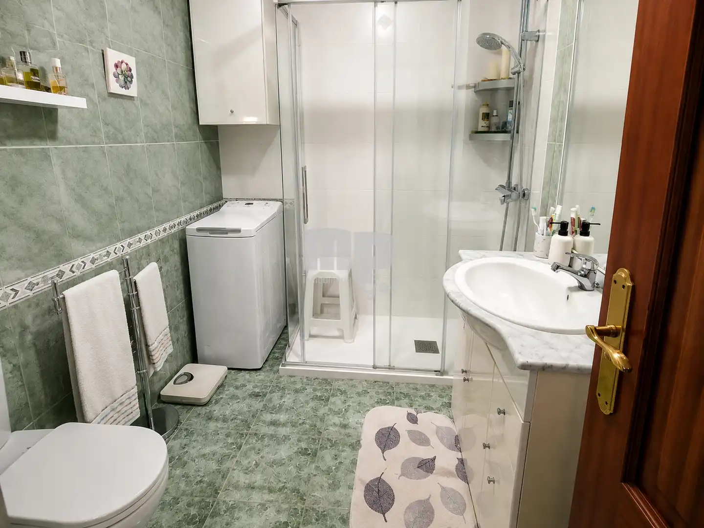 Bany de Pis en venda en Redondela amb Calefacció, Parquet i Balcó