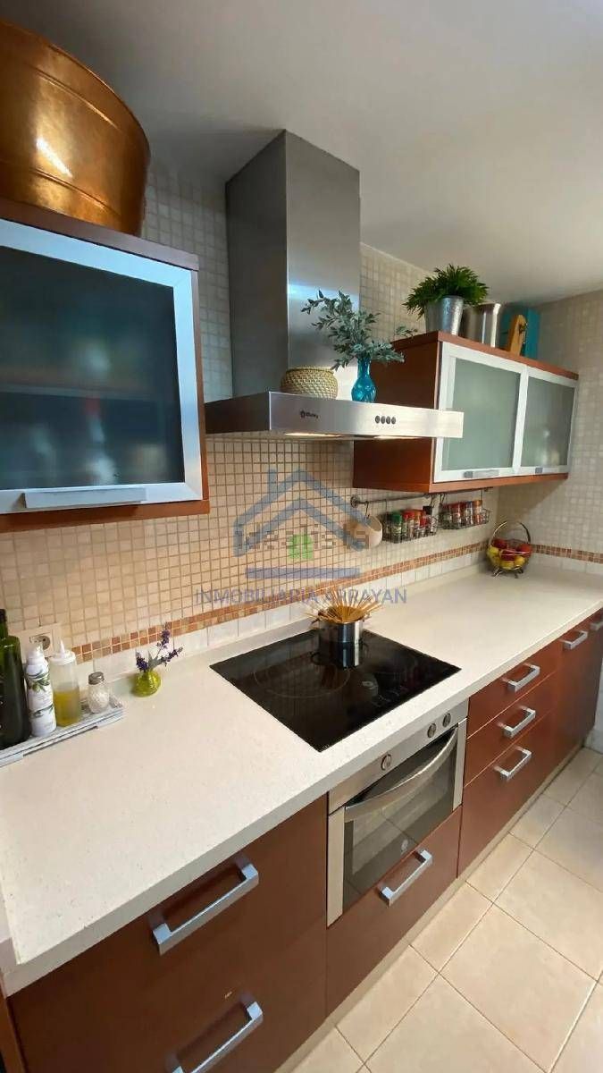 Cuina de Pis de lloguer en  Granada Capital amb Aire condicionat, Calefacció i Piscina