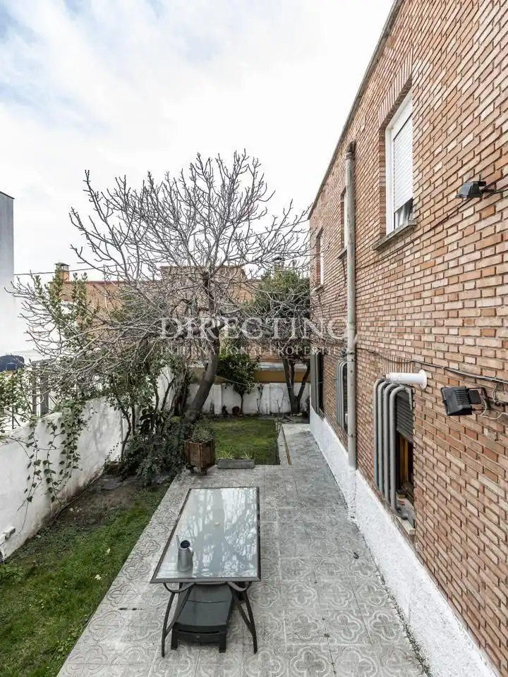 Vista exterior de Casa o xalet en venda en Madrid amb Aire condicionat, Calefacció i Jardí privat