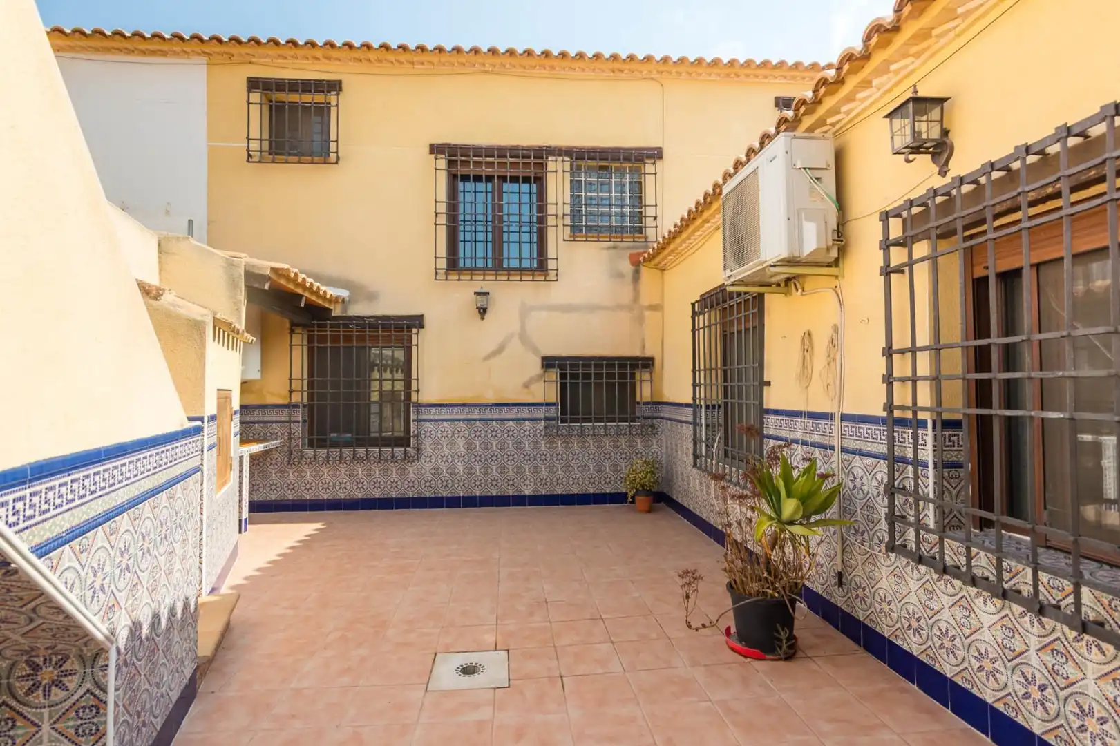 Vista exterior de Casa o xalet en venda en Murcia amb Aire condicionat i Balcó