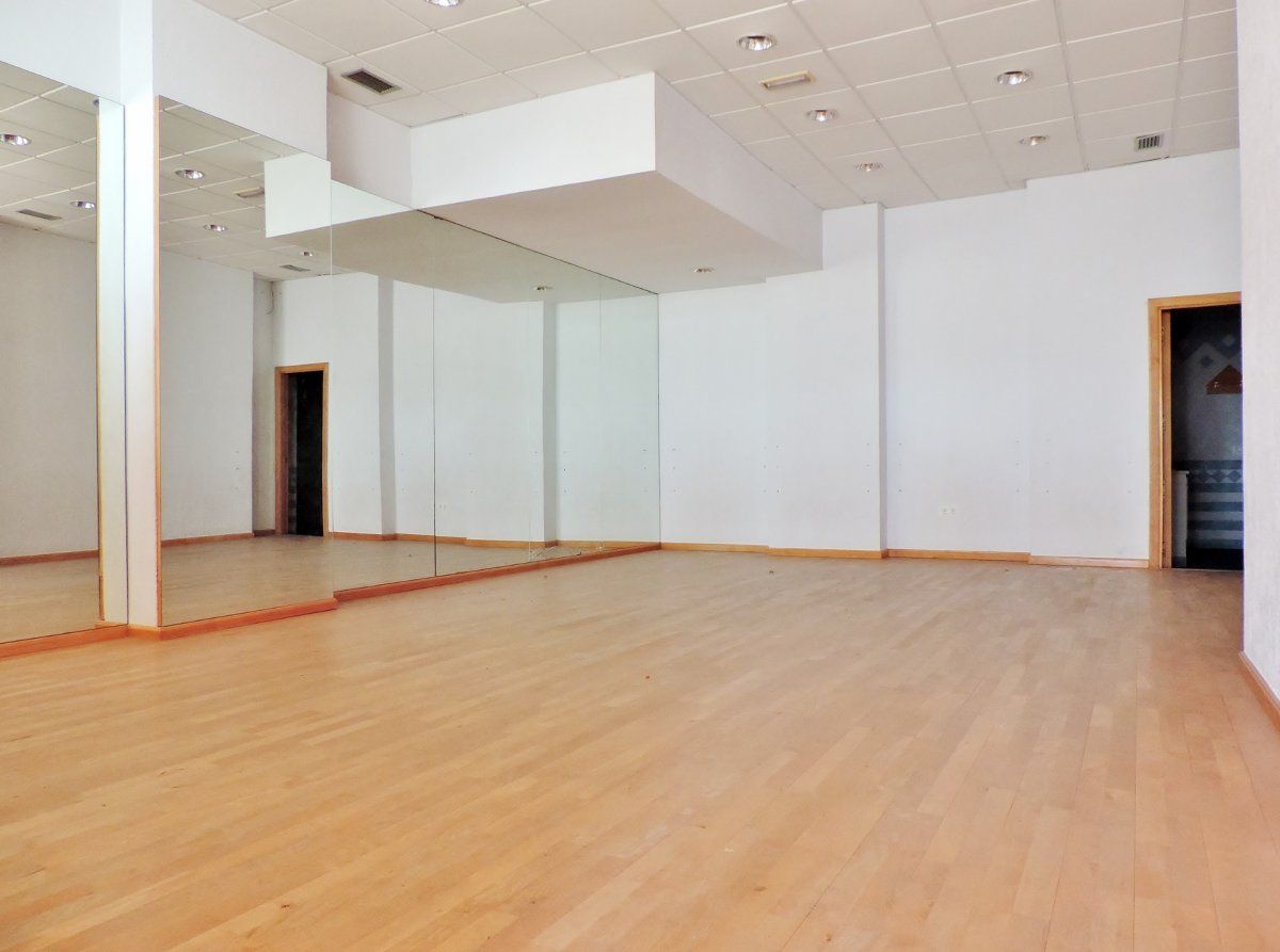 Premises for sale in  Almería Capital