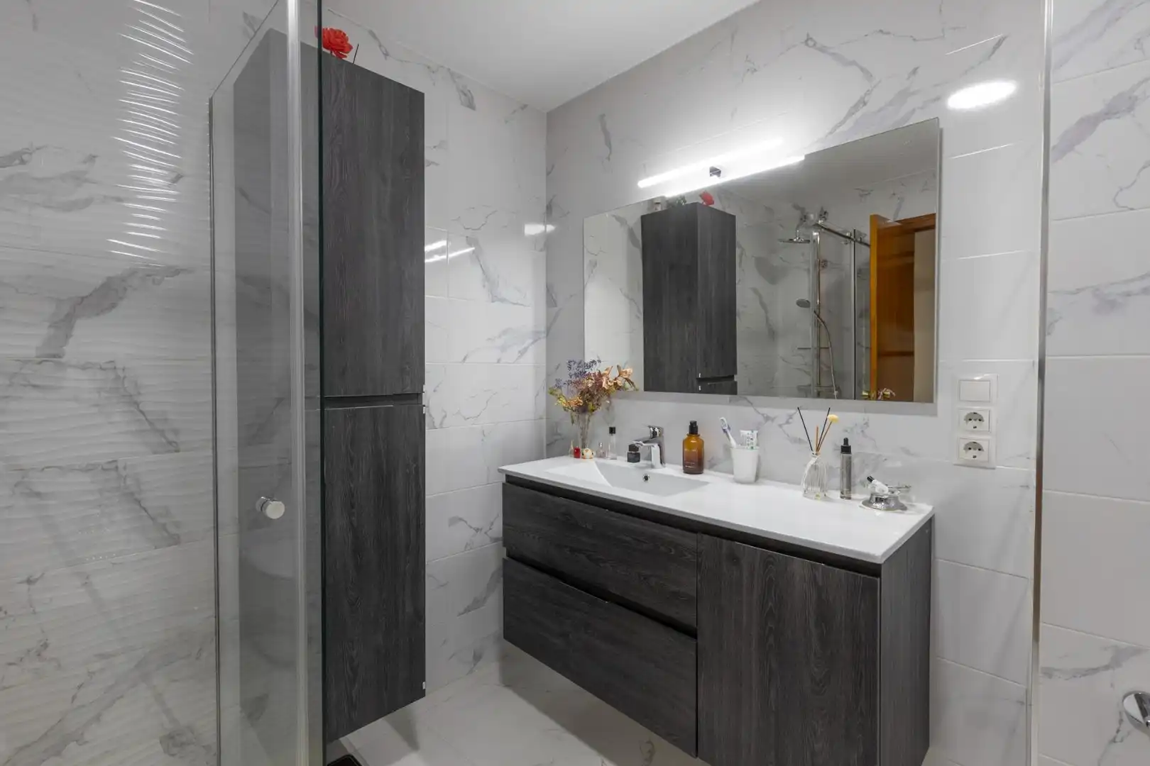 Badezimmer von Wohnung zum Verkauf in Albolote mit Klimaanlage, Heizung und Balkon