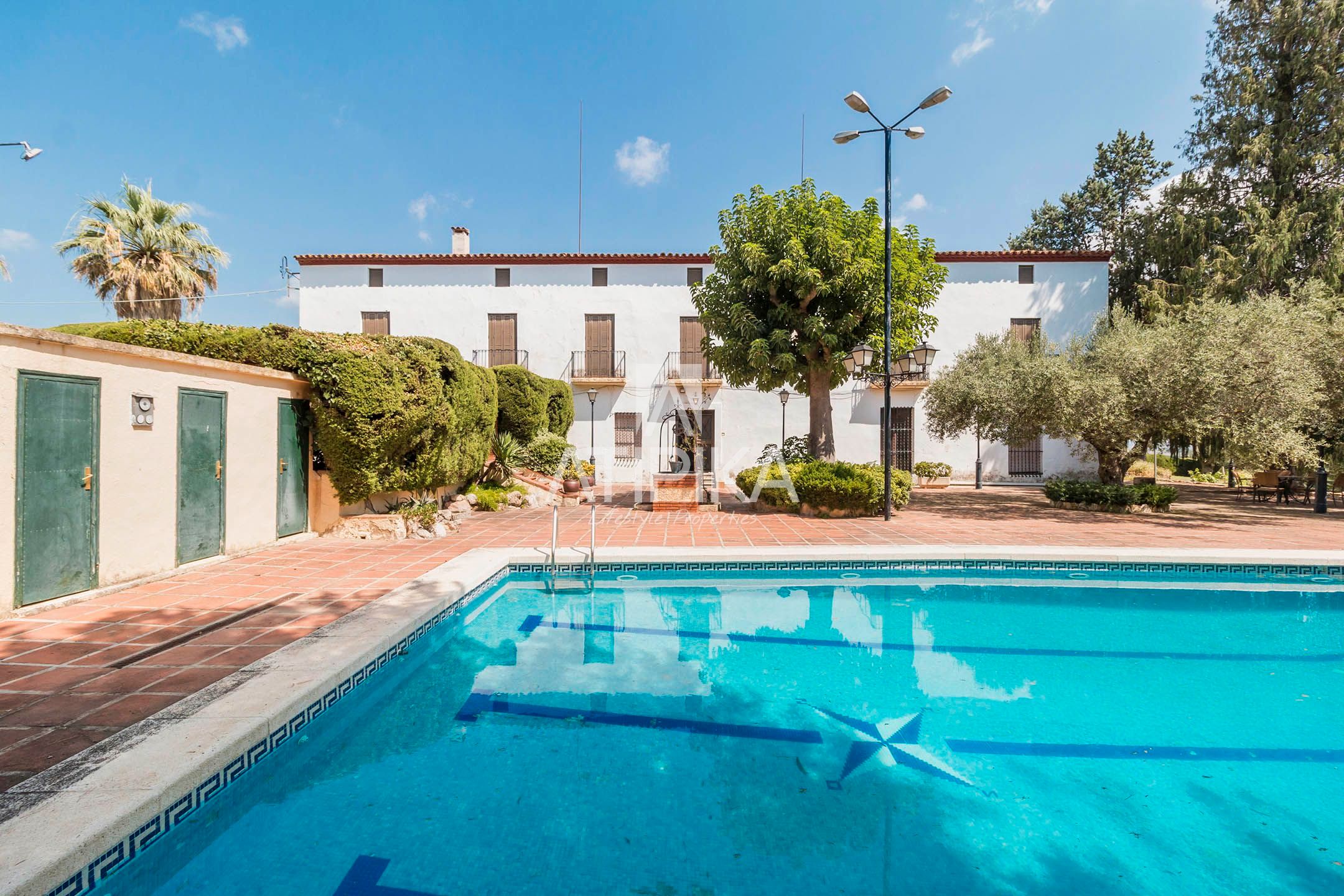 Exterior view of Country house for sale in Castellet i la Gornal  with Swimming Pool